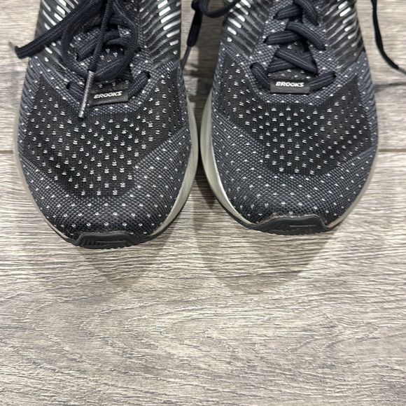 • Brooks • Womens Levitate Running Athletic Shoes Lace Up Style: 1202581B004 - Picture 6 of 6